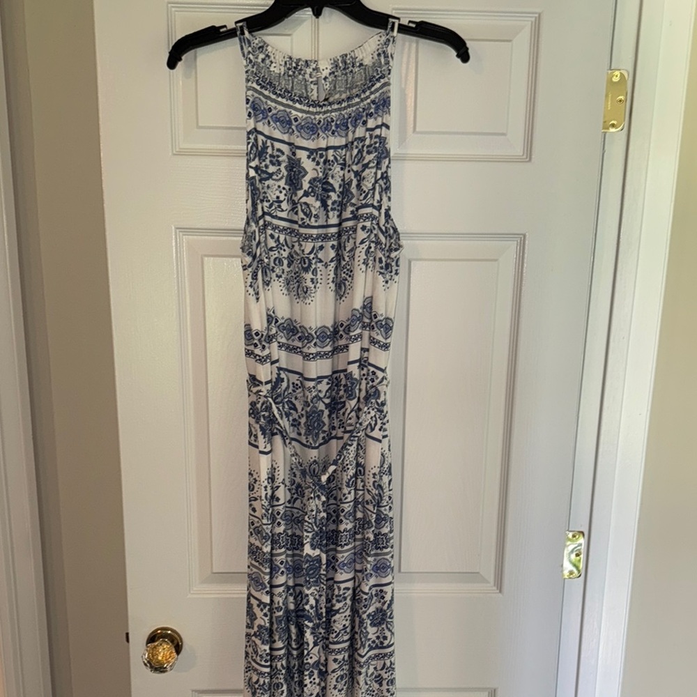 NWT
Loft Blue and White Patterned Maxi Dress
Tiered detail 
High neck